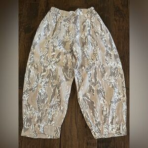 Stylish Beige Patterned Cropped Pants